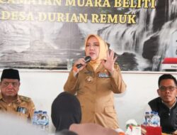 Bupati Musi Rawas Hj Ratna Machmud Serahkan Bantuan CSR 1 Unit Trafo 50 KVA