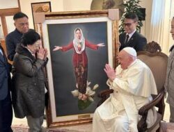 Bunda Maria Berkebaya Merah Dari Megawati Untuk Paus Fransiskus