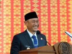 Rapat Paripurna DPRD Lubuklinggau Mendengarkan Pidato Walikota H Rachmat Hidayat