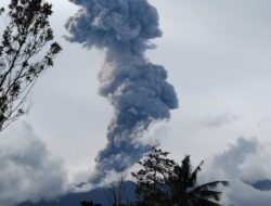 Erupsi Gunung Marapi Sumbar Disertai Dentuman Keras.