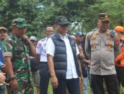 Bupati Dr. Joncik Muhammad Meninjau Jalan Lintas Provinsi yang Amblas Di Desa Seleman Ulu