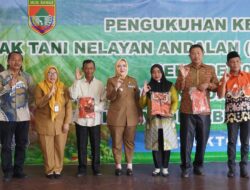 Setelah Dikukuhkan Bupati Musi Rawas Hj Ratna Machmud Lepas Kontingen PEDA KTNA ke XVI ke Kabupaten Empat Lawang