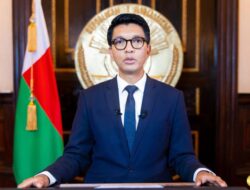 Rakyat Minta Presiden Mundur