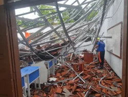 Atap Runtuh Saat Jam Pelajaran, Sejumlah Siswa SMKN 1 Gunung Putri Terluka