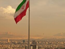 Mengapa Stabilitas Rezim Iran Masih Menjadi Pilihan Paling Rasional