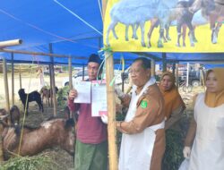 Potret Kepala DKPP Sumenep Bersama Tim Veteriner Dan Paramedik