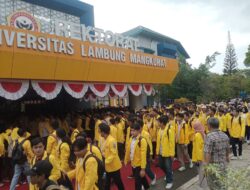 Delusi Menara Gading: Candu Piksel, Solipsisme Kaum Terdidik, dan Kematian Empati Publik Mahasiswa