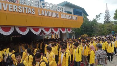 Delusi Menara Gading: Candu Piksel, Solipsisme Kaum Terdidik, dan Kematian Empati Publik Mahasiswa