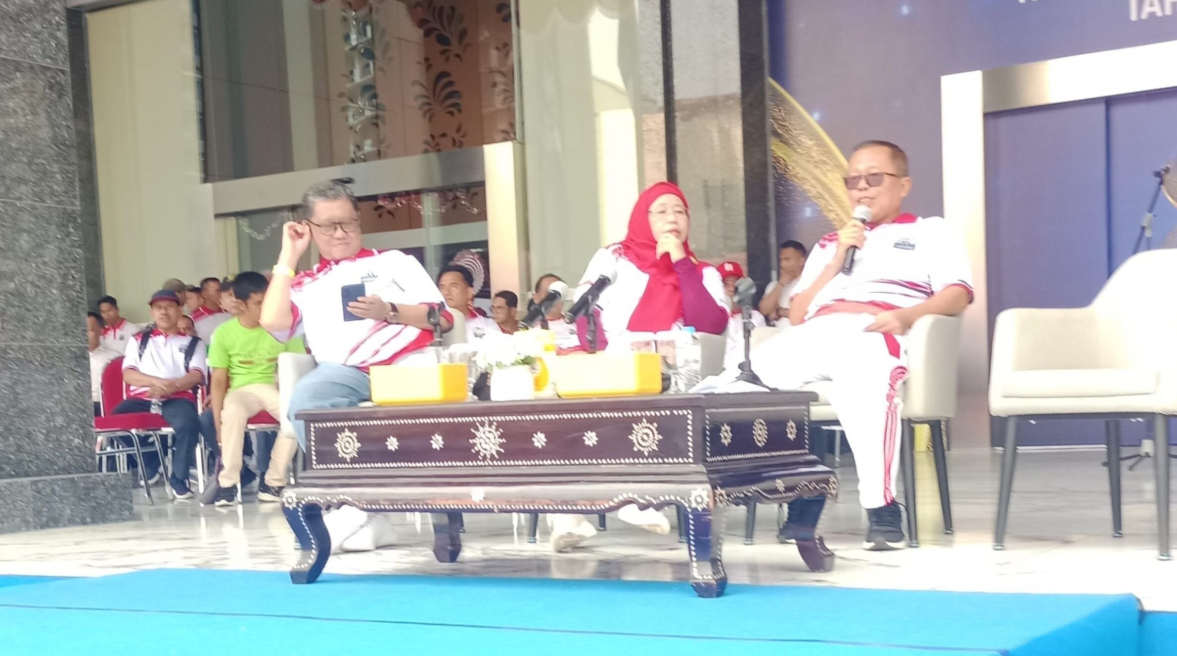 Narsum dari kiri ke kanan Kanda Aidul. Fitriciada Azhari, Yunda Prof. Nurul Baria dan Kanda Arsul Sani.