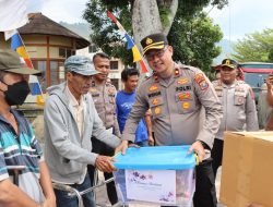 Kapolres Taput Kunjungi Muara, Sampaikan Pesan Kamtibmas di SMA Negeri 1 dan Salurkan Bansos
