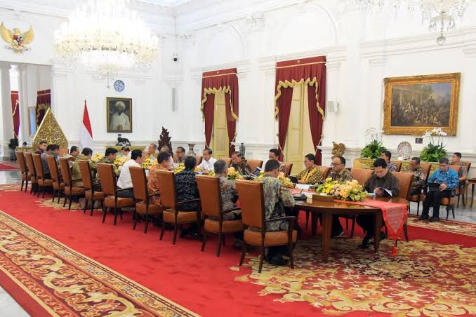 Reshuffle kabinet makin kencang: Prabowo butuh menteri baru