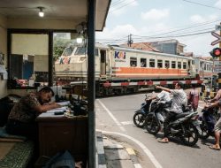 Penjaga Palang Tertidur, KA Matarmaja Berhenti Mendadak di Tulungagung