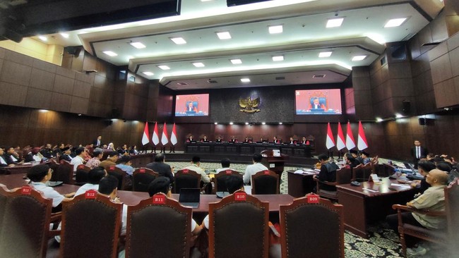 Syarat Pendidikan Gibran Digugat ke MK, KPU-Bawaslu Beri Jawaban
